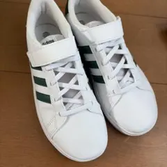 adidasスニーカー22センチ