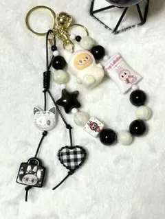 在庫処分 ラブブ labubu キーホルダー ビーズストラップ 白 黒