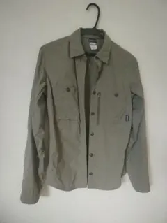 patagonia ボタンダウンシャツ S　カーキ　ウィメンズ　サファリのサムネイル