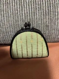 ストライプ模様の緑色がま口コインケース