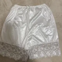 ホワイトレース付きサテンショーツSサイズ