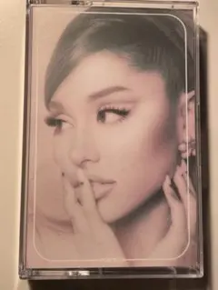 USカセット　Ariana Grande Positions Cassette