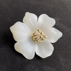 【13】アクリル系　フラワーブローチ　レトロ感　ヴィンテージ