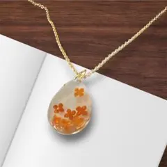 金木犀のレジンネックレス　ハンドメイド