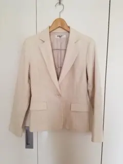 NATURAL BEAUTY BASIC　オフホワイトのスーツジャケット