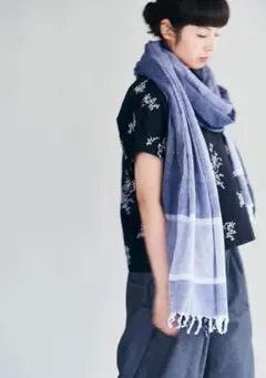 ミナペルホネンで購入のKhadi and Co ブルーベースの大判ストール