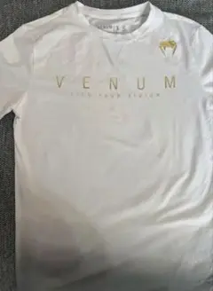 Venum ホワイトTシャツ & Reebok ブラックフィットネスウェア