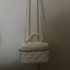 ホワイト キルティング ショルダーバッグ