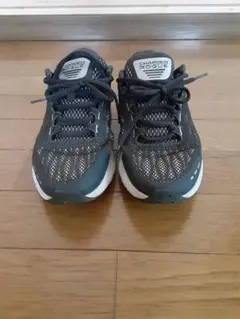 UNDER ARMOUR CHARGED ROGUE スニーカー