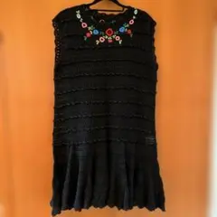 トクコプルミエヴォルの花柄刺繍入り ブラック クロシェ ノースリーブお値下げのサムネイル