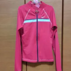 ナイキ　ラッシュガード　S