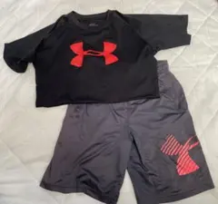 Under Armour Tシャツとショートパンツセット