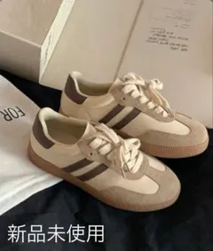 【新品未使用】Vipoa ラインジャーマントレーナースニーカー ベージュ L