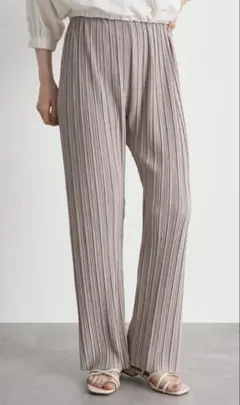 earth すきな丈プリーツパンツ