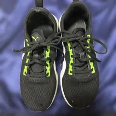 PUMAシューズ ブラック/グリーン