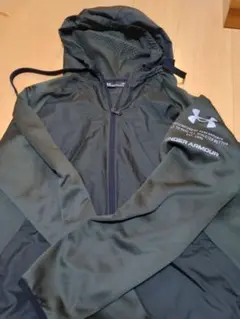 UNDER ARMOUR ダークグリーンジャケット