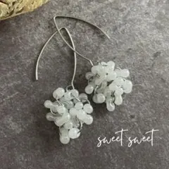 スノーホワイト＊* チェコビーズのシルバーミニピアス＊ハンドメイド