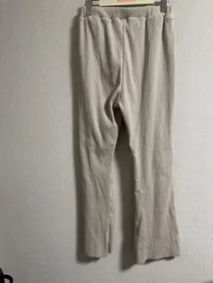 リブ編みベージュフレアパンツ