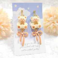 リボンが似合うオフホワイト テディベアとゆらゆらパール リボンのピアス♡
