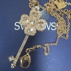 SWAROVSKI クローバー キー ネックレス ゴールドカラー