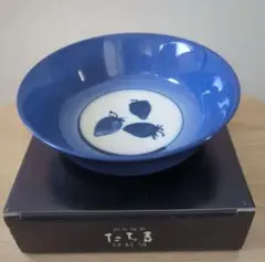 【新品未使用】たち吉 青いイチゴ柄の皿　1枚のサムネイル