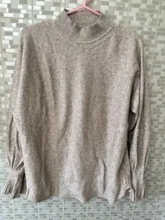 ベージュ　ニット　袖変形　タートル