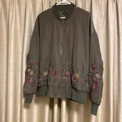 花柄刺繍オリーブグリーンジャンパー