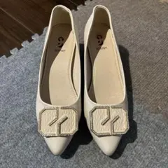 アイボリーポインテッドトゥパンプス