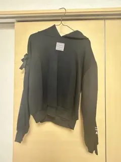 ブラックフード付きパーカー