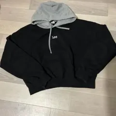 Lee 裏起毛フード付きクロップドパーカー 黒/グレー