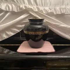 黒色金模様の丸型花　漆器　新品