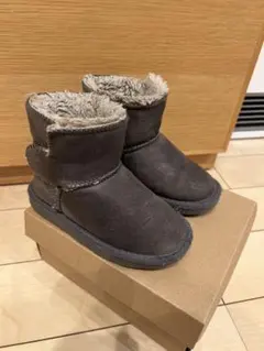 着画あり　ムートンブーツ　チャコールグレー　15センチ　mooimooi