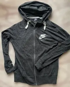 NIKE：「薄手のパーカー」 レディースMサイズ