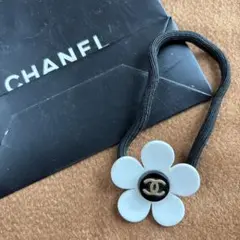 美品　CHANEL 花型ヘアゴム ホワイト・ブラック