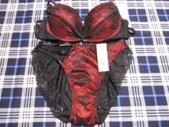 【エメフィール】『赤と黒のレースブラ・ショーツセット〈B65/M〉◎サテン⭐︎レア