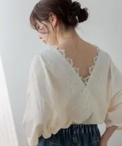 ダブルフロントレースVネックプルオーバー
