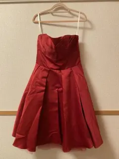 値下げ中！【1回のみ着用】赤　ストラップレス Aラインドレス