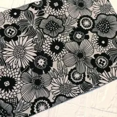 ✽.現品限り✽北欧フラワー　コットンリネン110×50cm