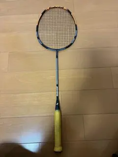 【廃盤】お値下げ！BabolaT サテライトグラビティ74 バドミントンラケット