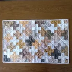 プラス模様のキルト 約60cm x 40cm