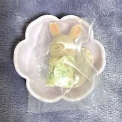 【シルバニアファミリー くじ】赤ちゃん&お花のベッドセット【ウサギの赤ちゃん】