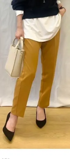 GUジーユーストレッチテーパードパンツ ベージュ