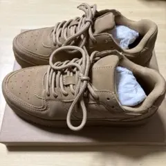 ベージュ スエード スニーカー