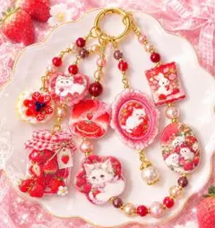 ハンドメイド キーホルダー 猫 いちご