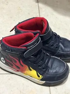 gravis スニーカー ファイヤーパターン ブラック　20センチのサムネイル