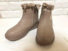 キッズ フリル付きベージュブーツ