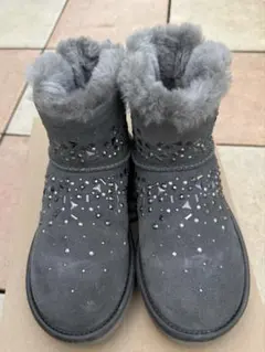 ☆美品☆UGG☆キッズ/ウィメンズ☆ショート丈ムートンブーツ☆グレー☆22cm
