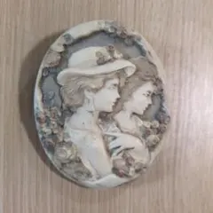 ヴィンテージ風 立体彫刻 ブローチ