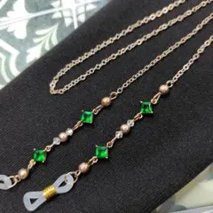 超軽量　メガネチェーン★ピンクゴールド【エメラルド】ストーン＆スワロフスキー