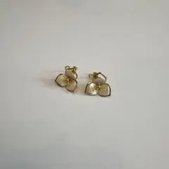 レトロ ヴィンテージ　ホワイト　ゴールド　フラワー　イヤリング